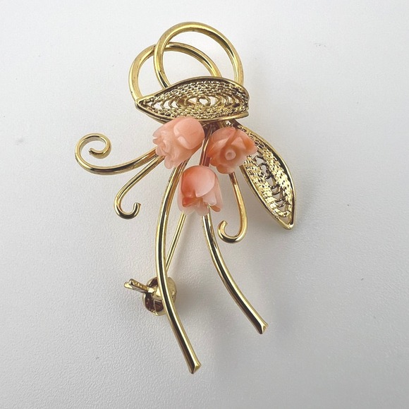 Jewelry - Vtg Carved Resin Rose Brooch 3 Flower Gold Tone Filigree Pin Midcentury 2"